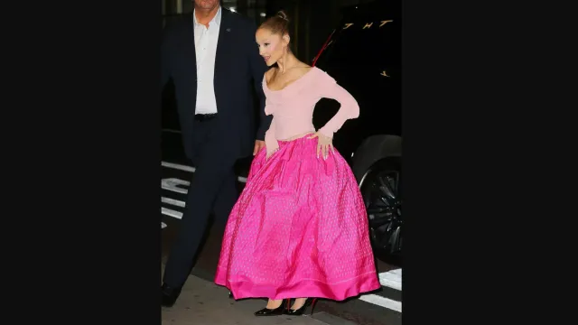 Ариана Гранде вернулась в свою «розовую» эру